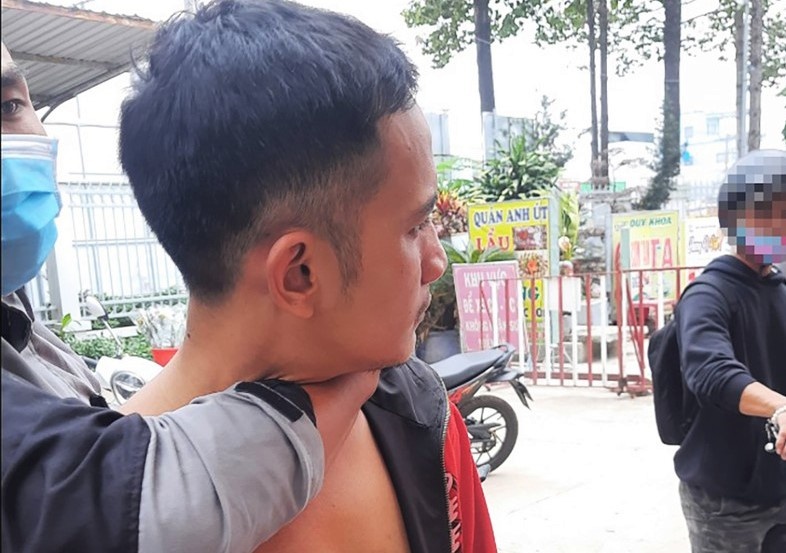 Ten cuop doi quan he tinh duc voi nan nhan mat iPhone hinh anh