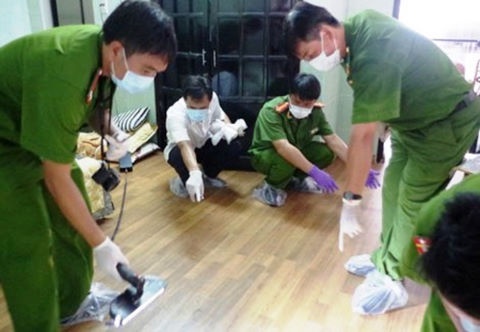 Con dung dao dam me roi tu sat hinh anh