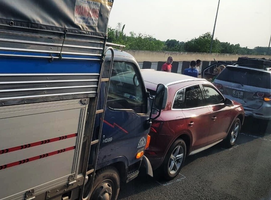 Tam dong cua mot chieu duong cao toc Long Thanh - Dau Giay vi tai nan hinh anh