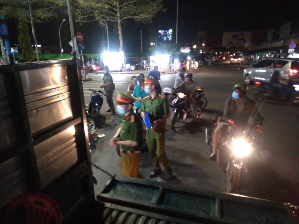 Vung Tau phat nguoi khong deo khau trang tu 4h sang hinh anh