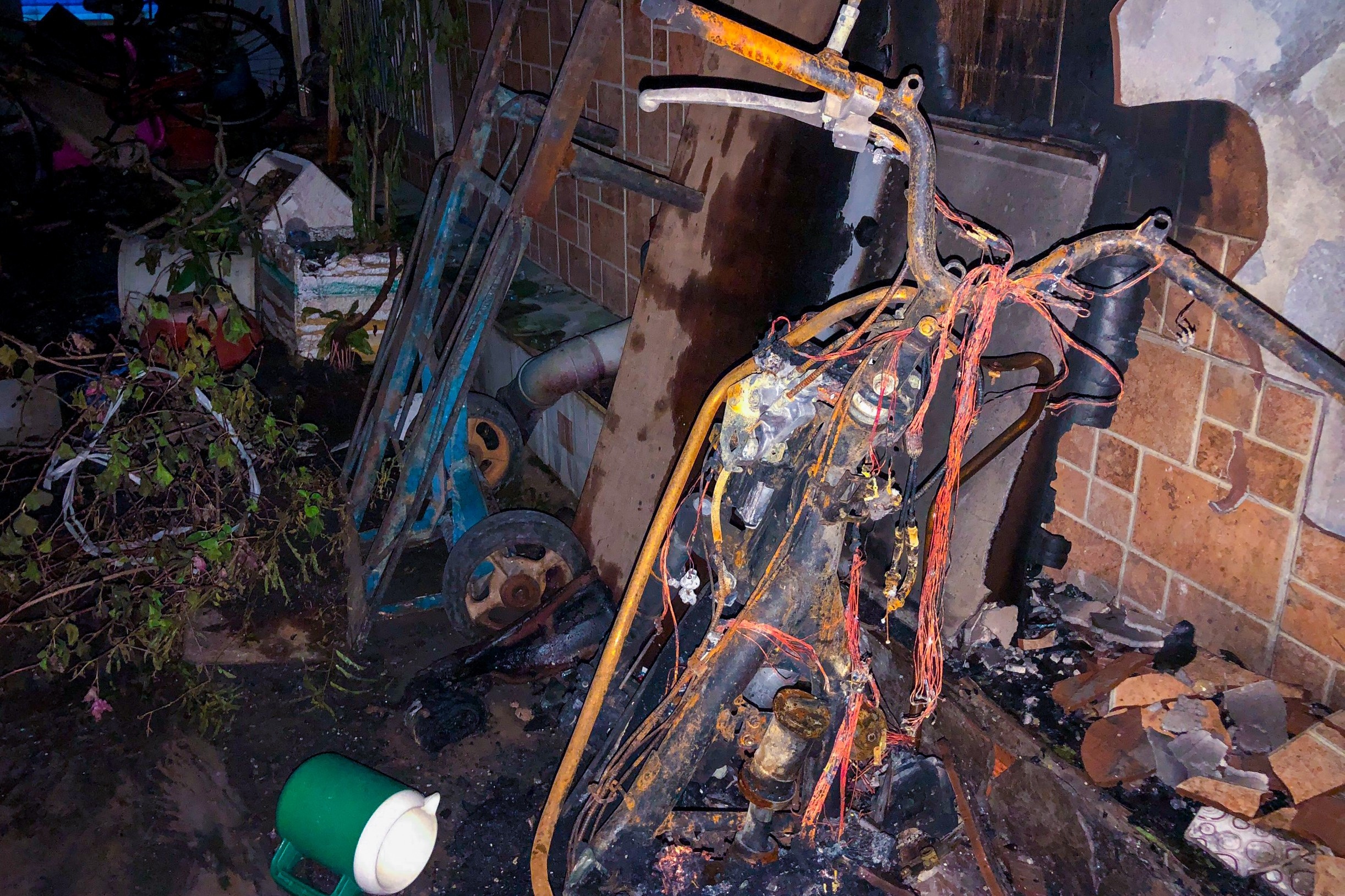 Nhan chung vu chay lam 8 nguoi chet: Ho o tang 1 nen chay ra khong kip hinh anh