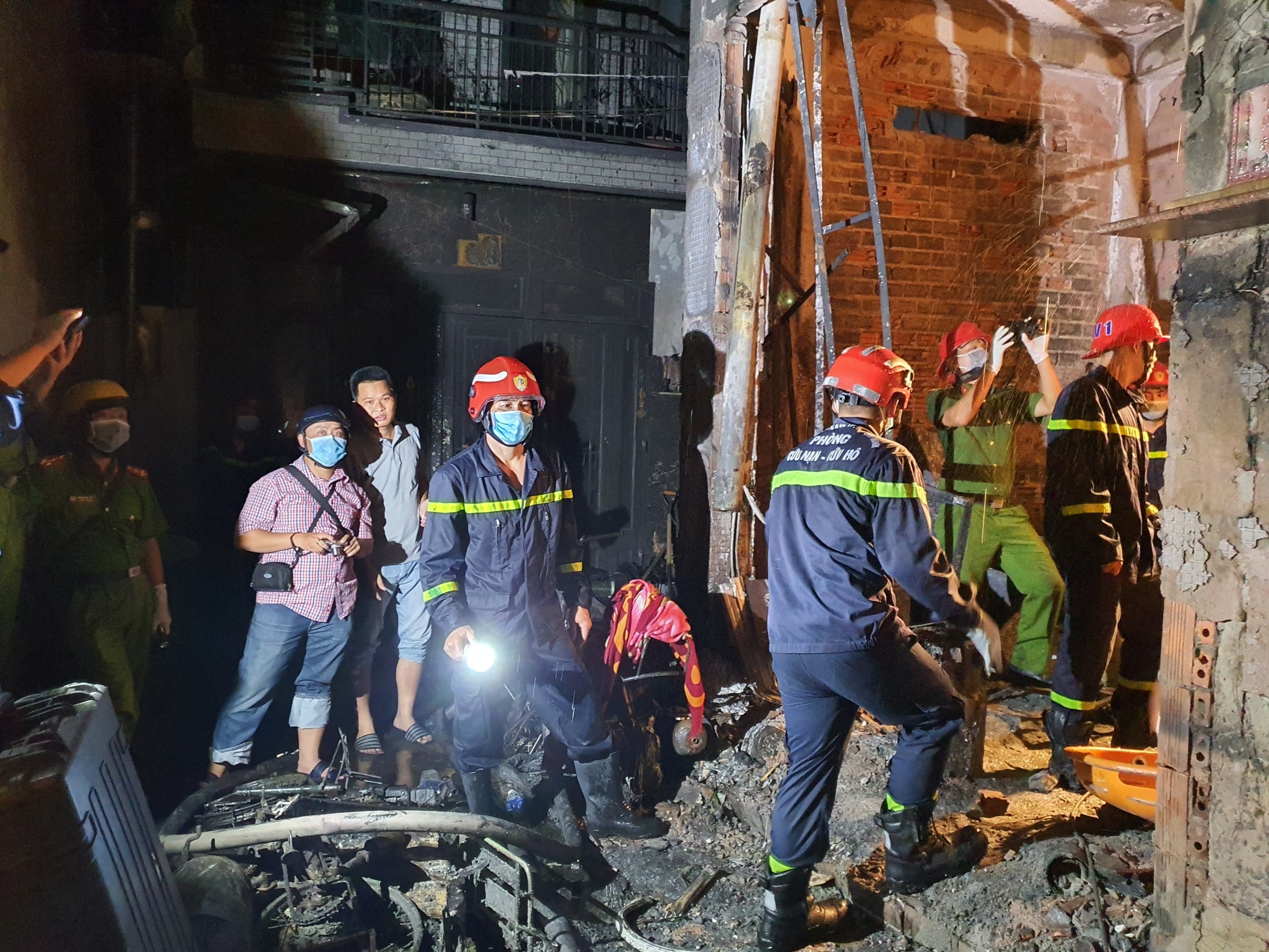 Chay 8 nguoi chet o TP.HCM anh 3