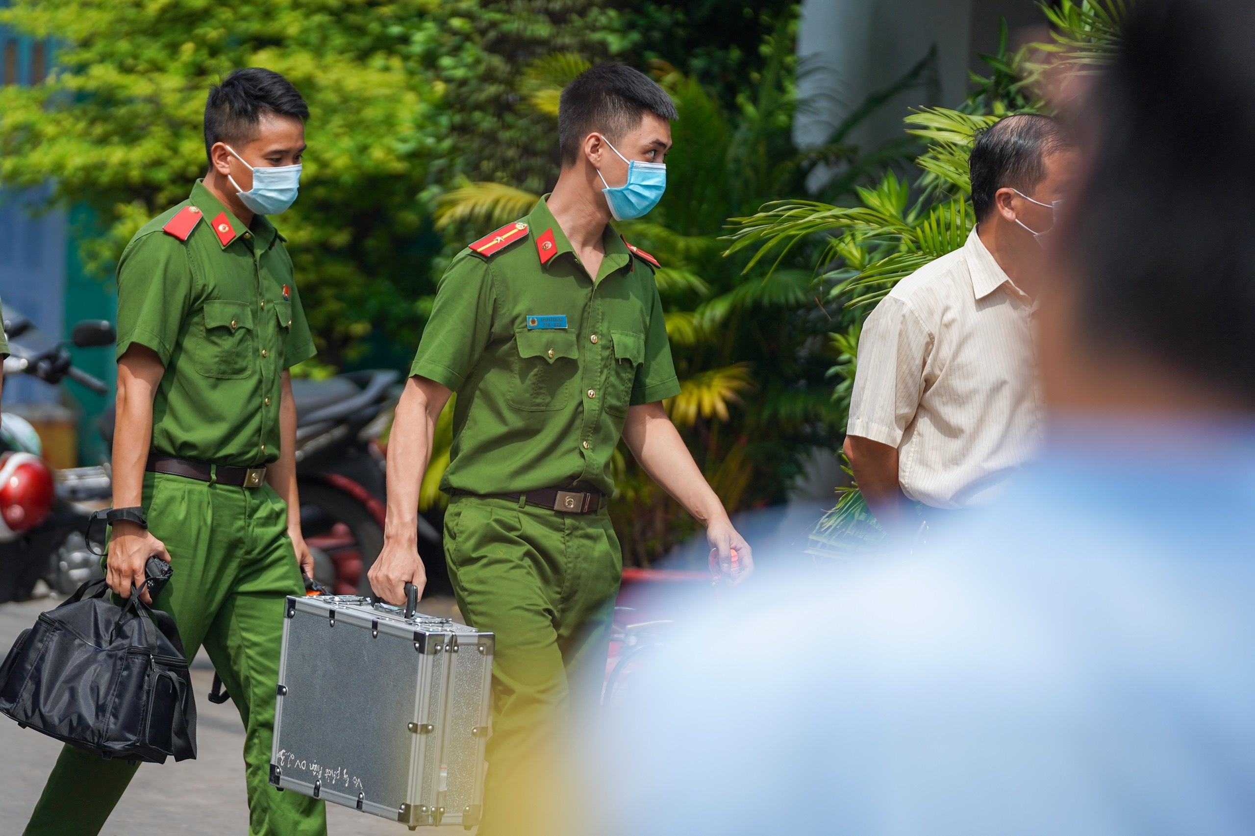 Khám nghiệm hiện trường vụ cháy 8 người chết  ảnh 1 Kham nghiem hien truong vu chay 8 nguoi chet anh 1