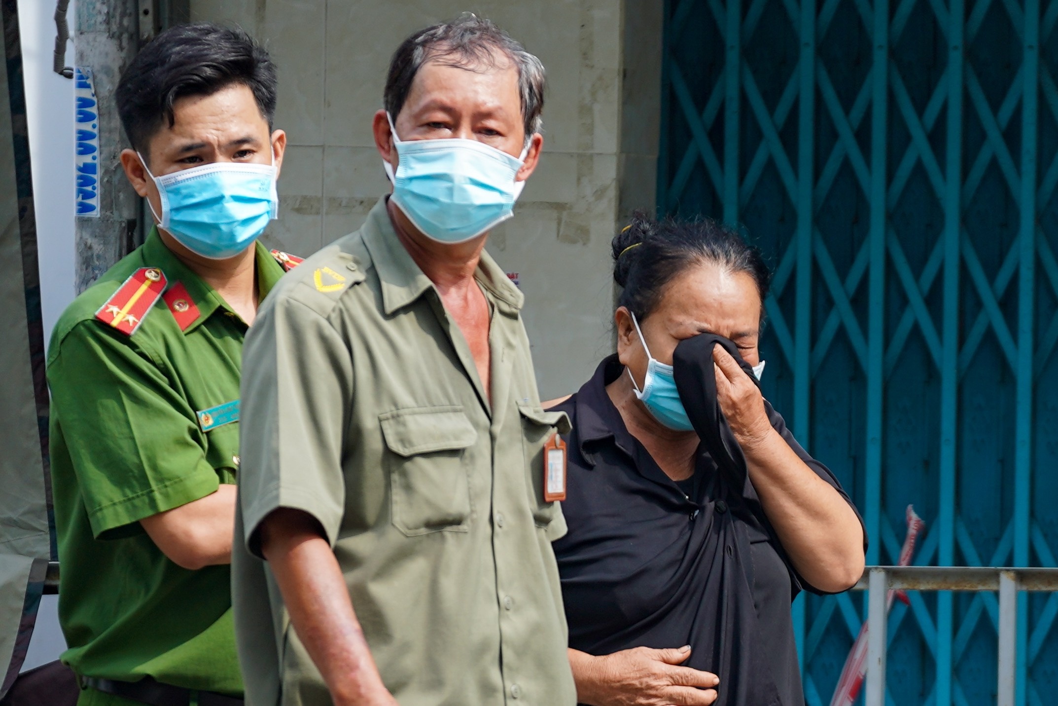 Khám nghiệm hiện trường vụ cháy 8 người chết  ảnh 3 Kham nghiem hien truong vu chay 8 nguoi chet anh 3