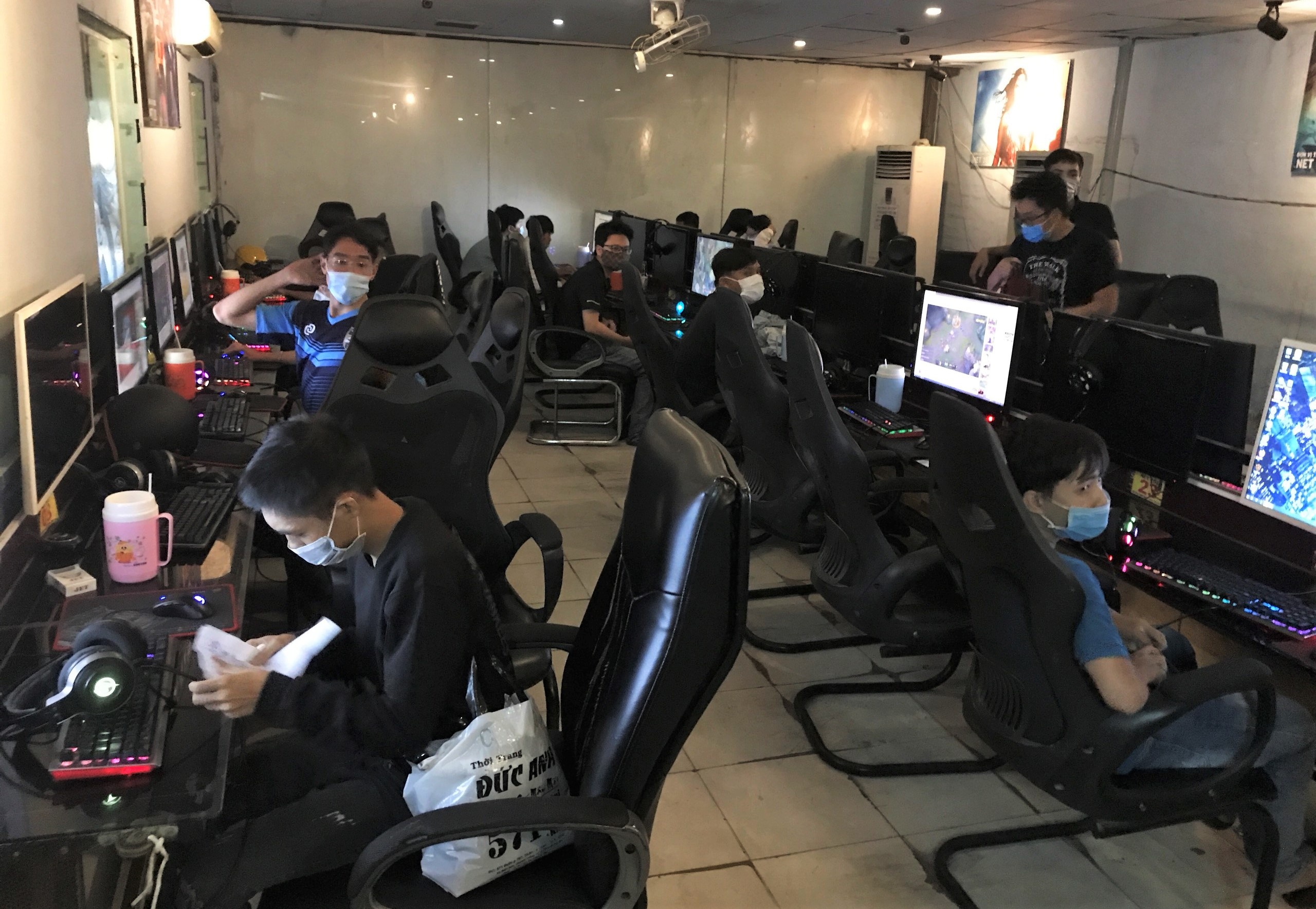 Quan net mo chui o TP.HCM anh 2