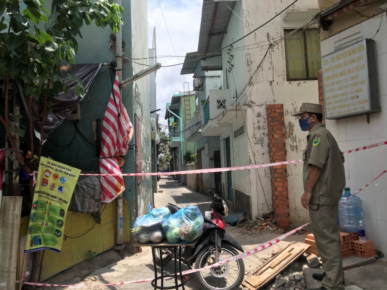 Cach ly mot hem o quan Tan Binh hinh anh