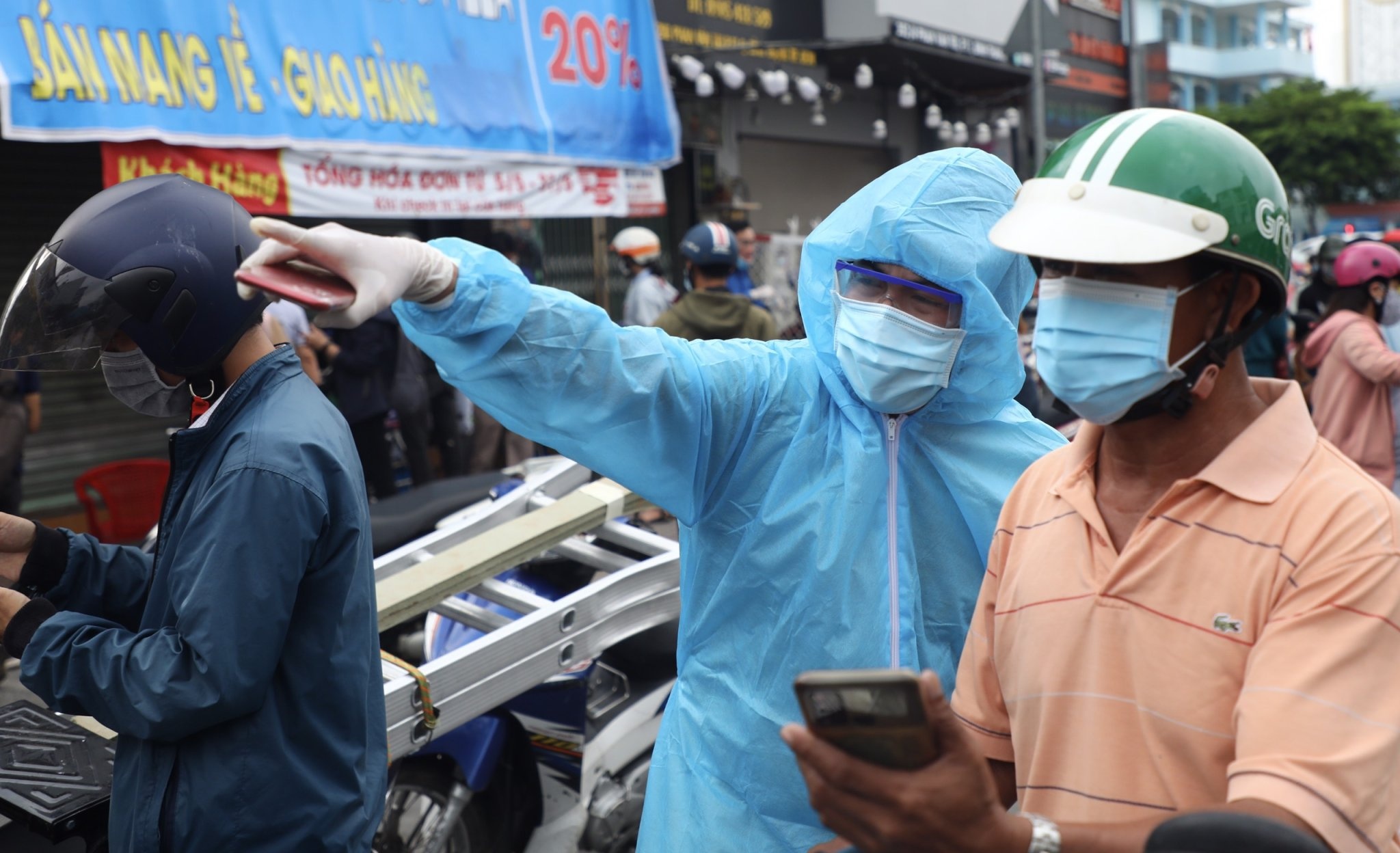 TP.HCM tim nguoi tung toi Bach Hoa Xanh quan Tan Phu hinh anh