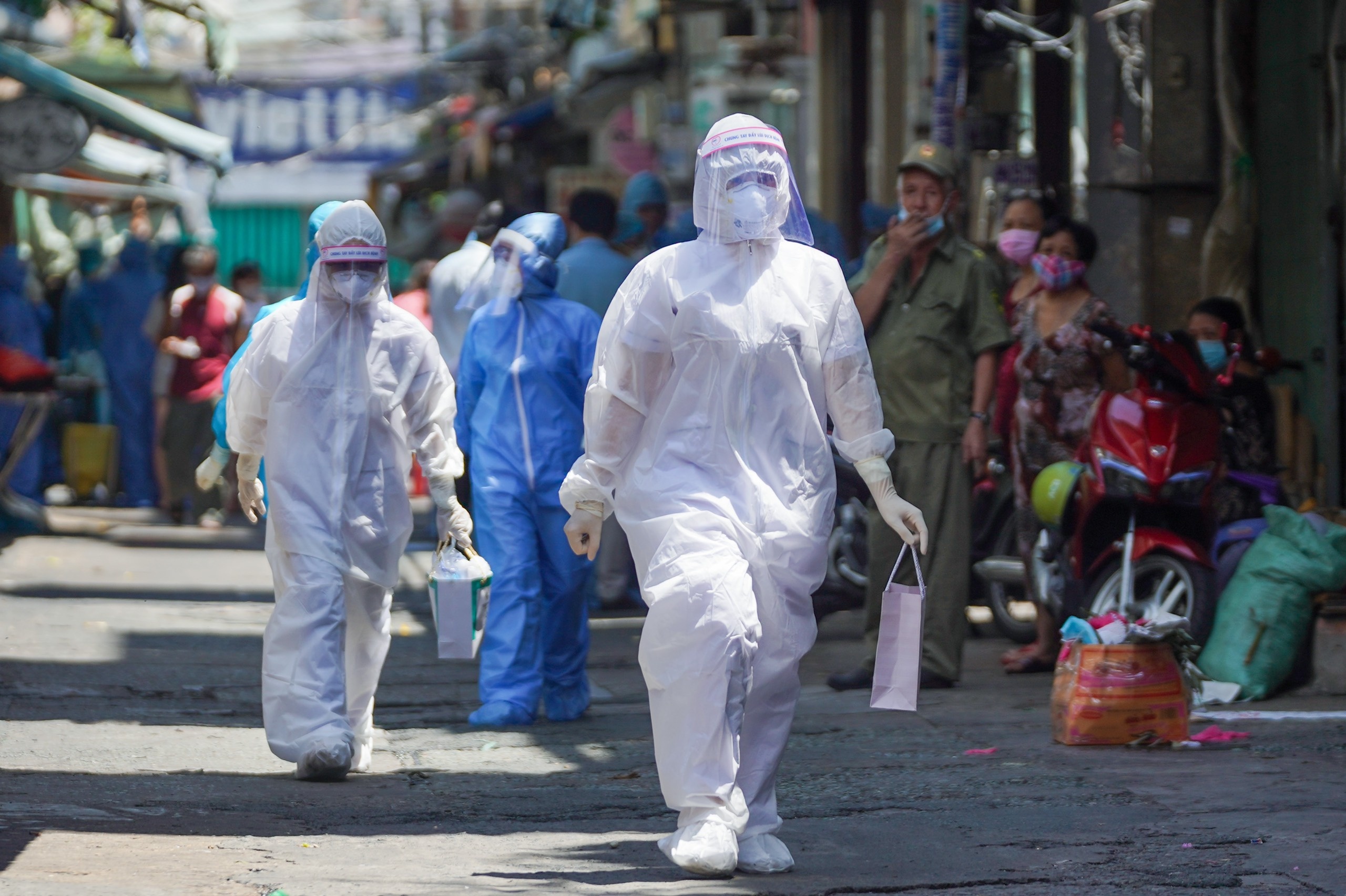 TP.HCM phong toa tam thoi mot toa nha chung cu Phu Tho hinh anh