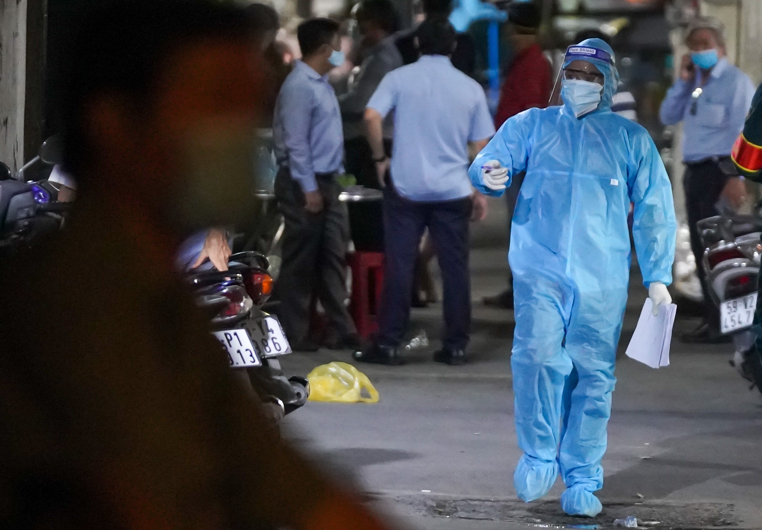 TP.HCM tim nguoi tung den quan pho, nha thuoc o quan Tan Phu hinh anh