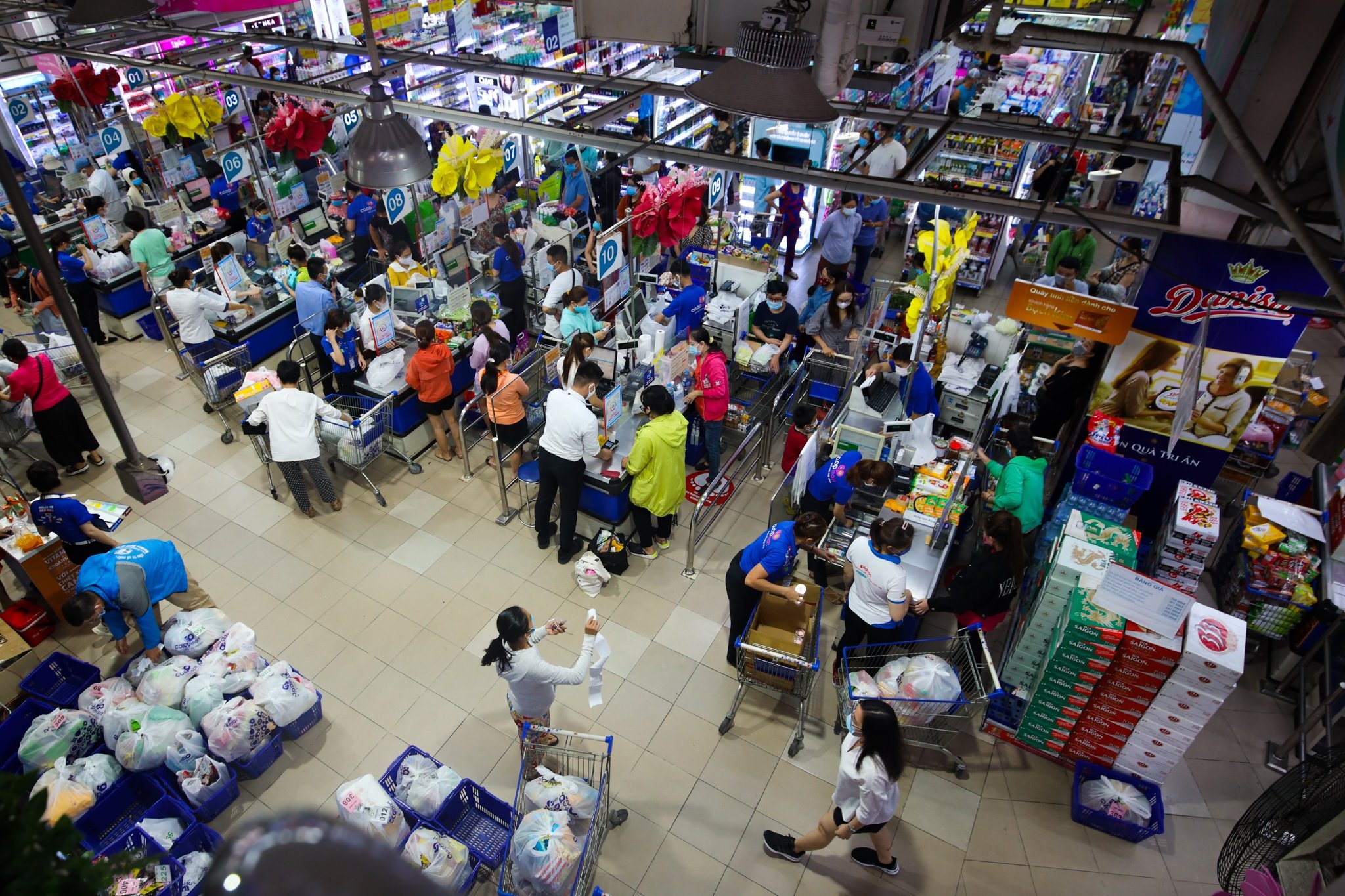 TP.HCM tim nguoi toi sieu thi Co.op Mart o quan 10 hinh anh