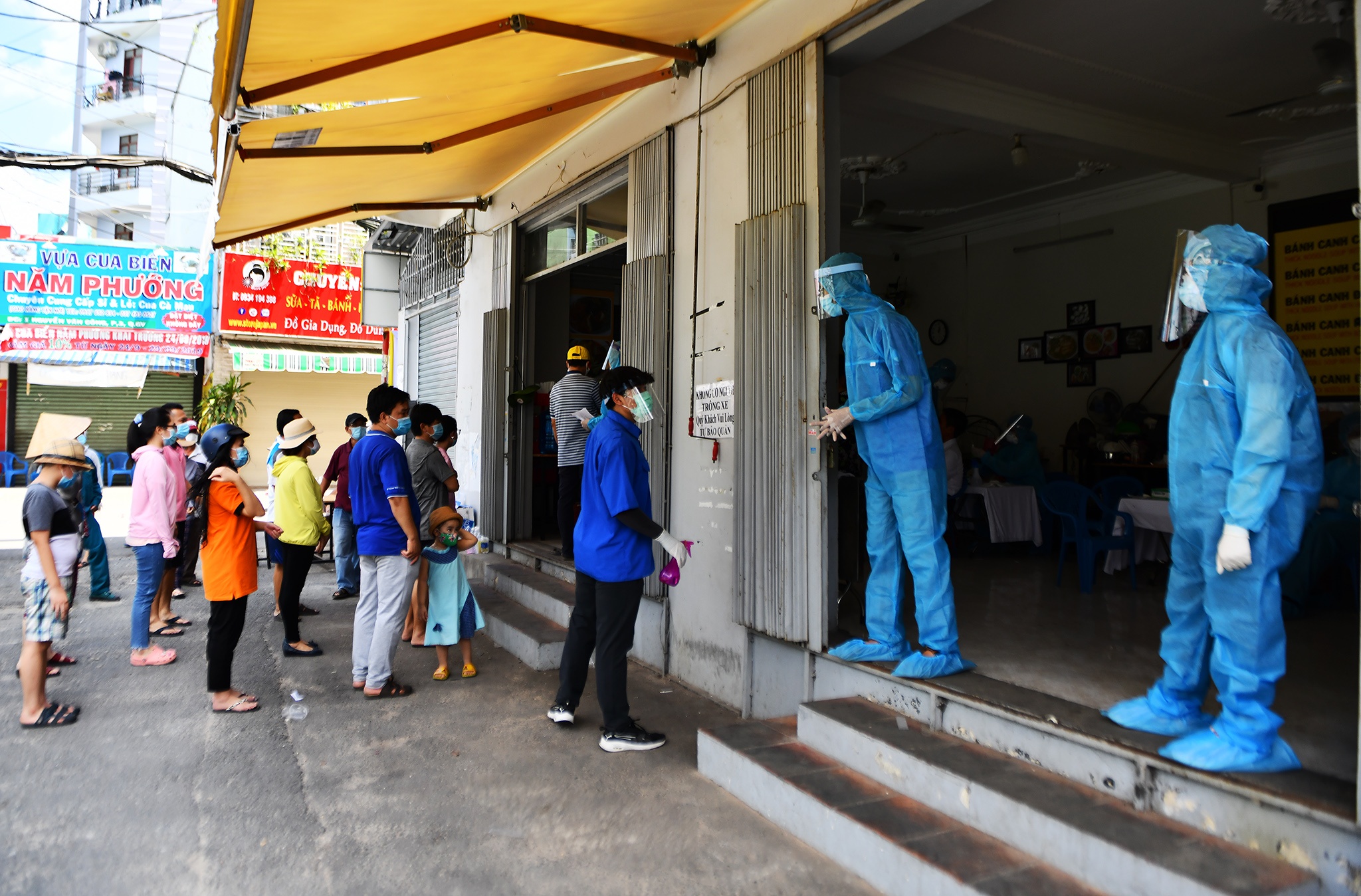 TP.HCM tim nguoi toi quan chao, hieu thuoc o quan Tan Phu hinh anh
