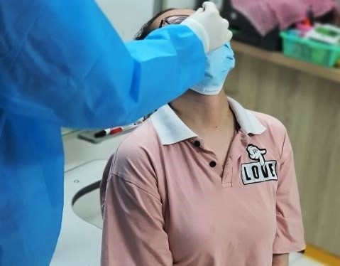 Phong toa noi o cua 2 tieu thuong mac Covid-19 anh 1