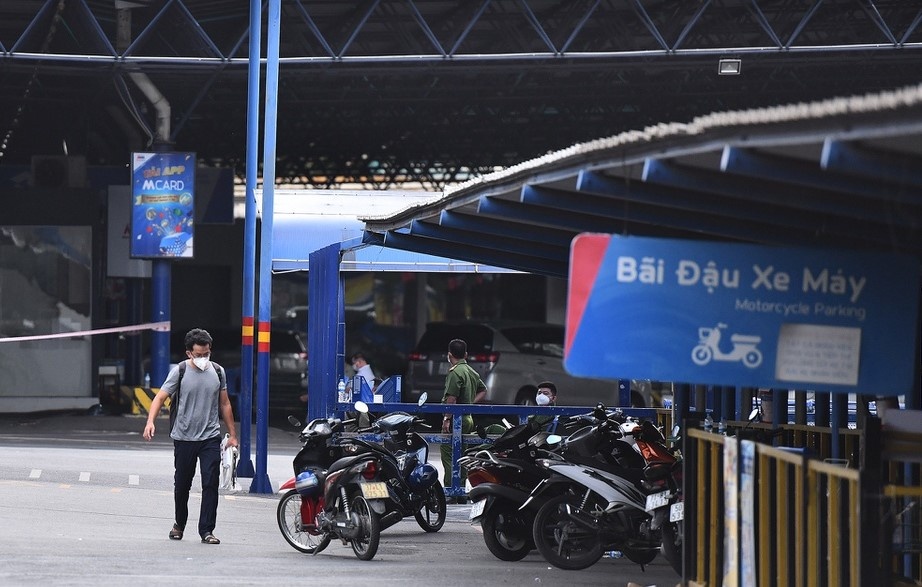 Tim nguoi lien quan ca nghi mac Covid-19 tai Mega Market An Phu hinh anh