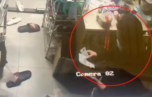 Ten trom ngoi dem tien trong nha gia chu o quan 8 hinh anh