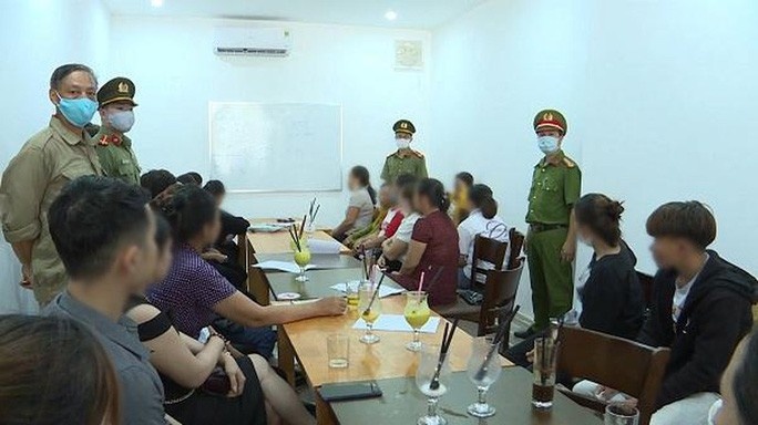 Xu phat quan ca phe khong phong chong dich Covid-19 anh 1