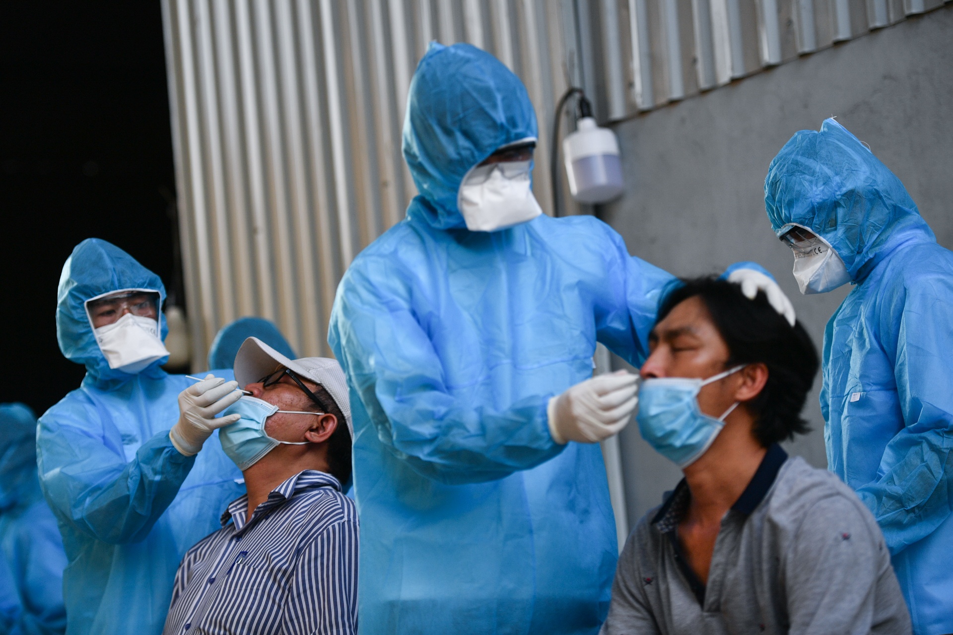 Tam dong cua cho Nguyen Dinh Chieu vi nguoi ban ca duong tinh voi nCoV hinh anh