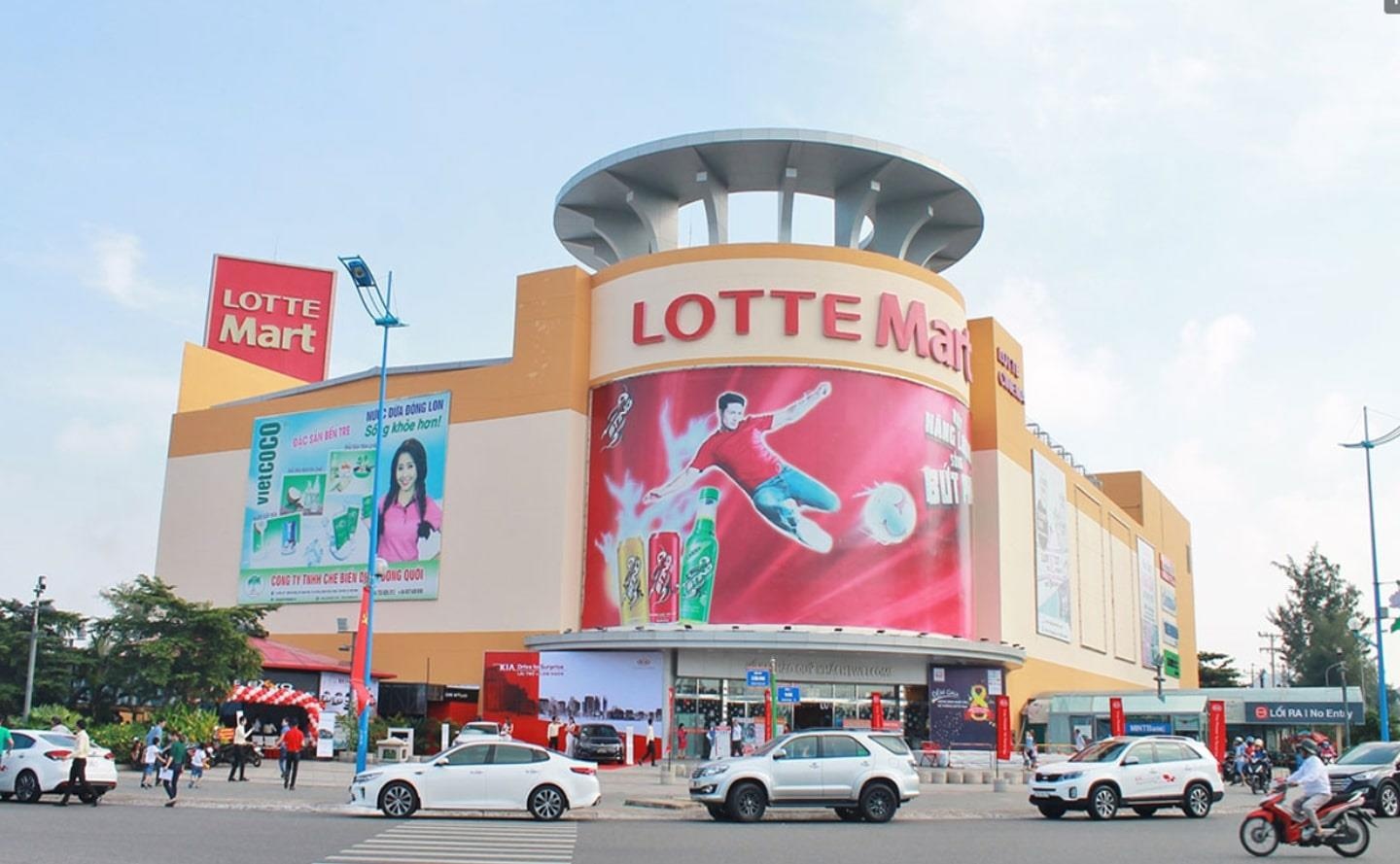 Lotte Mart quan 7 tam dong cua hinh anh
