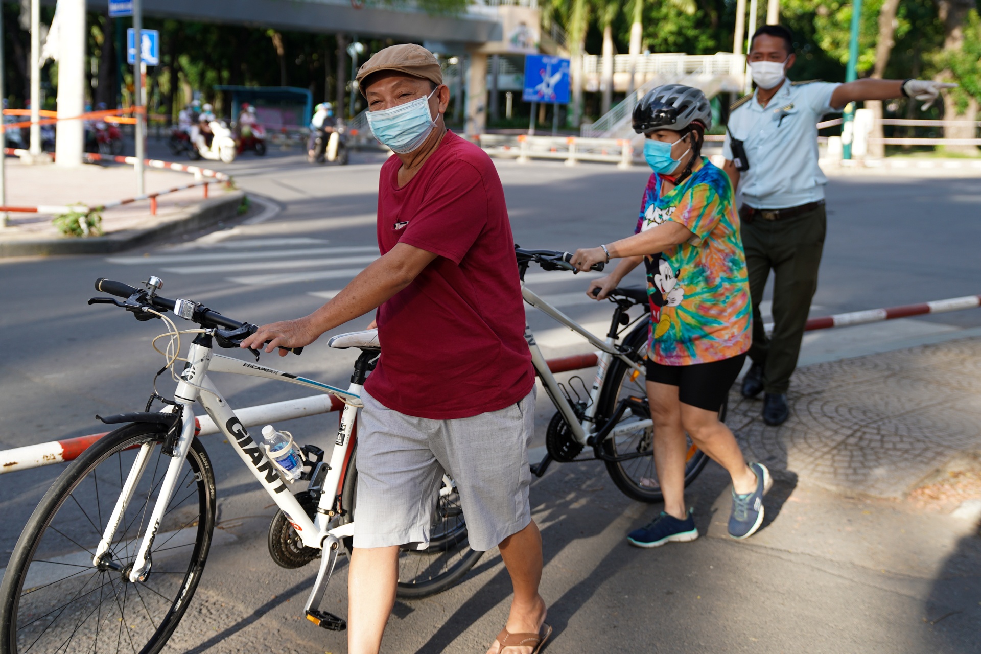 Nhieu nguoi dap xe the duc o TP.HCM anh 4