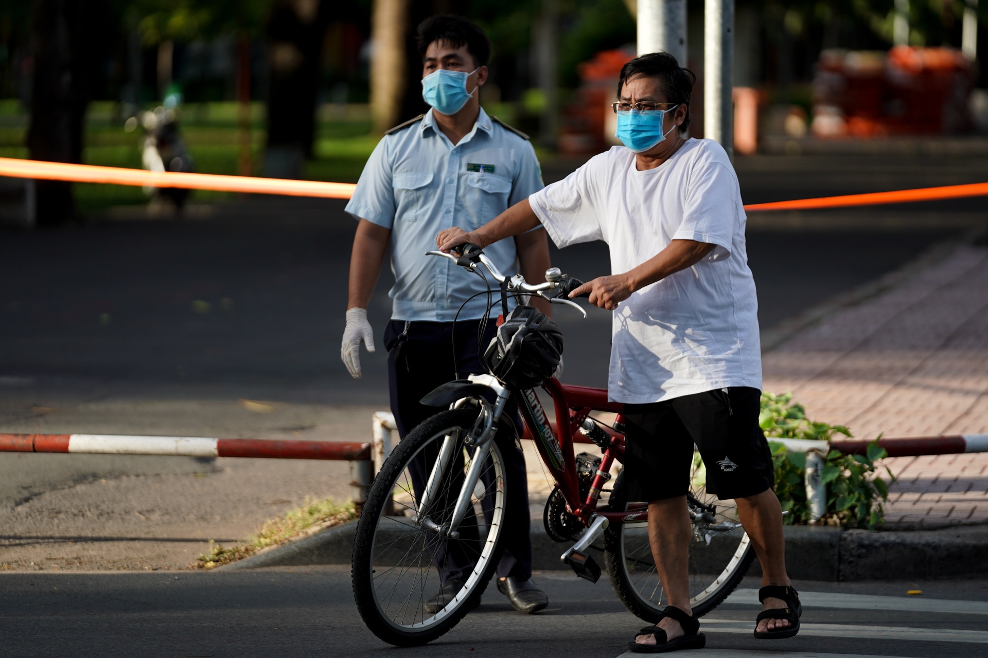 Nhieu nguoi dap xe the duc o TP.HCM anh 7