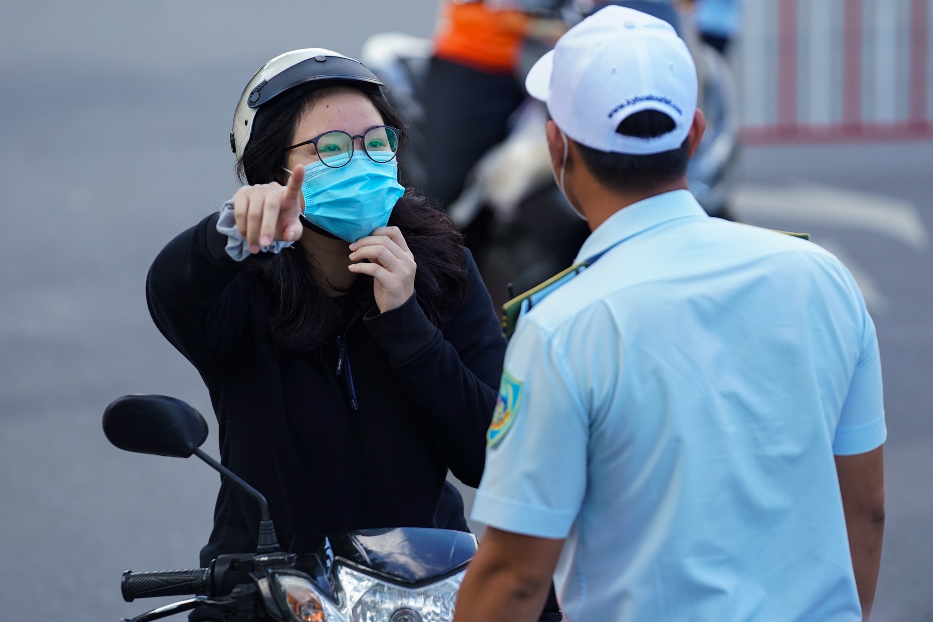 Nhieu nguoi dap xe the duc o TP.HCM anh 9