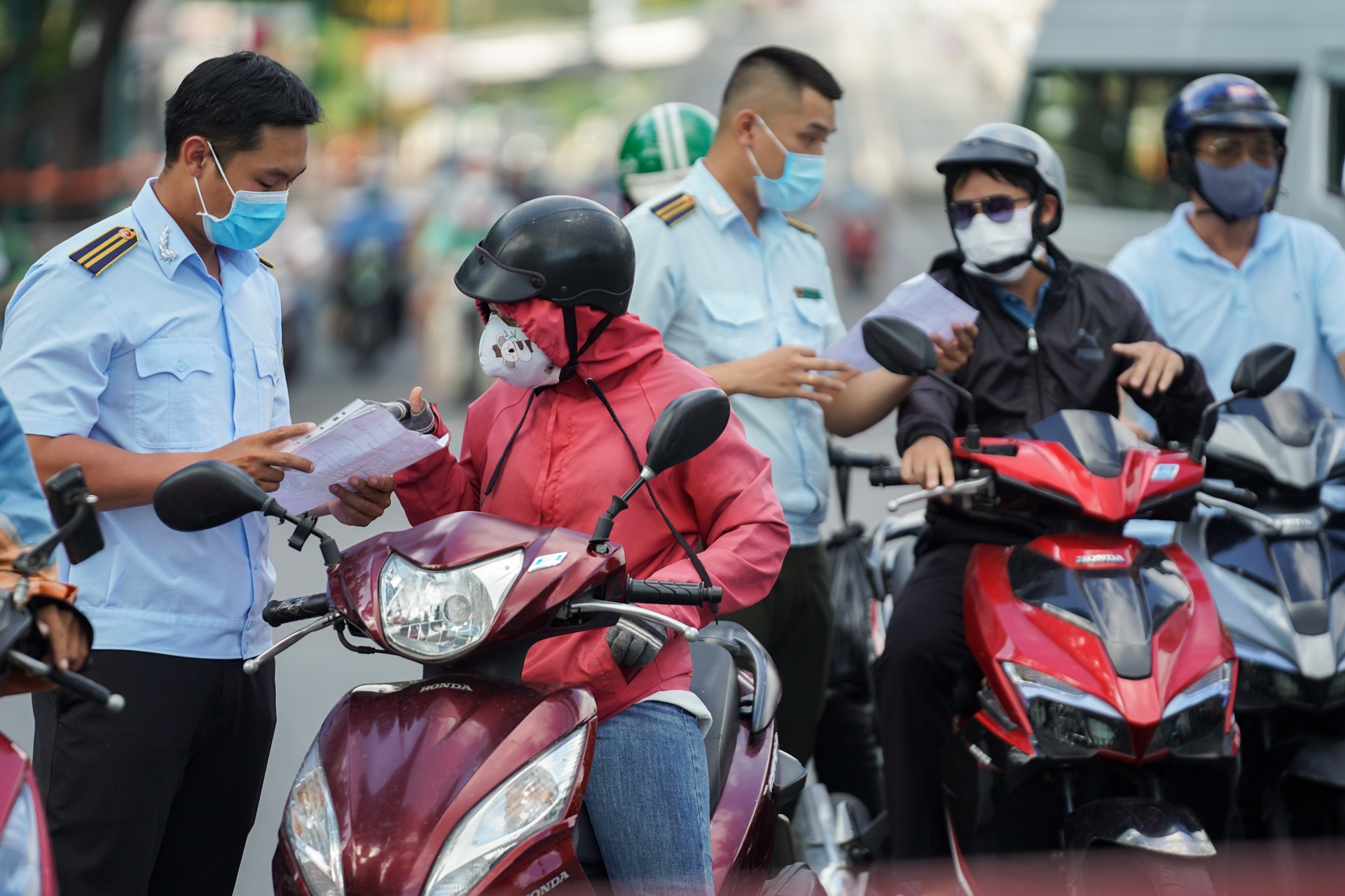 Dịch Covid-19 bùng phát tại TP.HCM ảnh 1 Dich Covid-19 bung phat tai TP.HCM anh 1