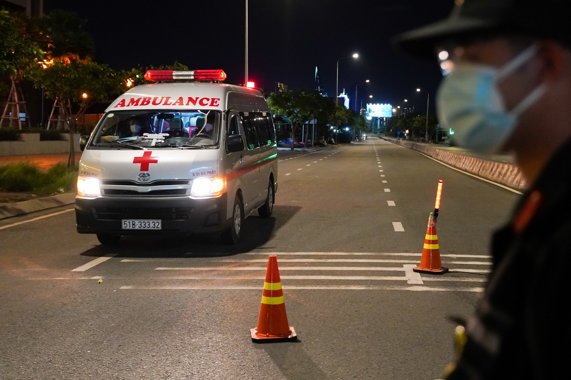 Xử phạt người dân ra đường sau 18h ảnh 8 Xu phat nguoi dan ra duong sau 18h anh 8