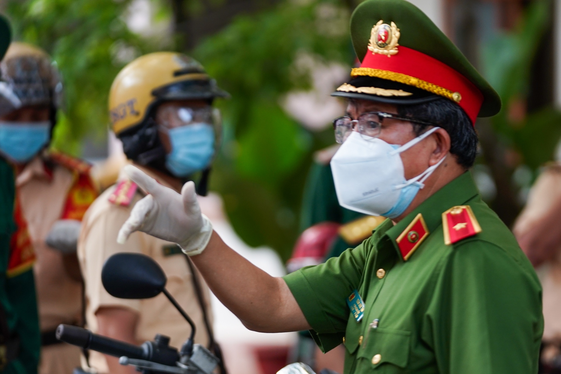 Xu phat nguoi dan ra duong sau 18h anh 5