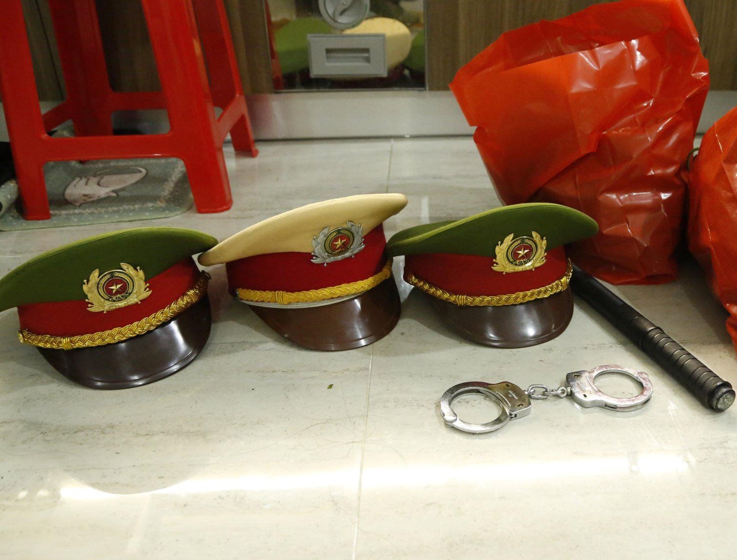 Bat giu ke mao danh thieu ta cong an hinh anh