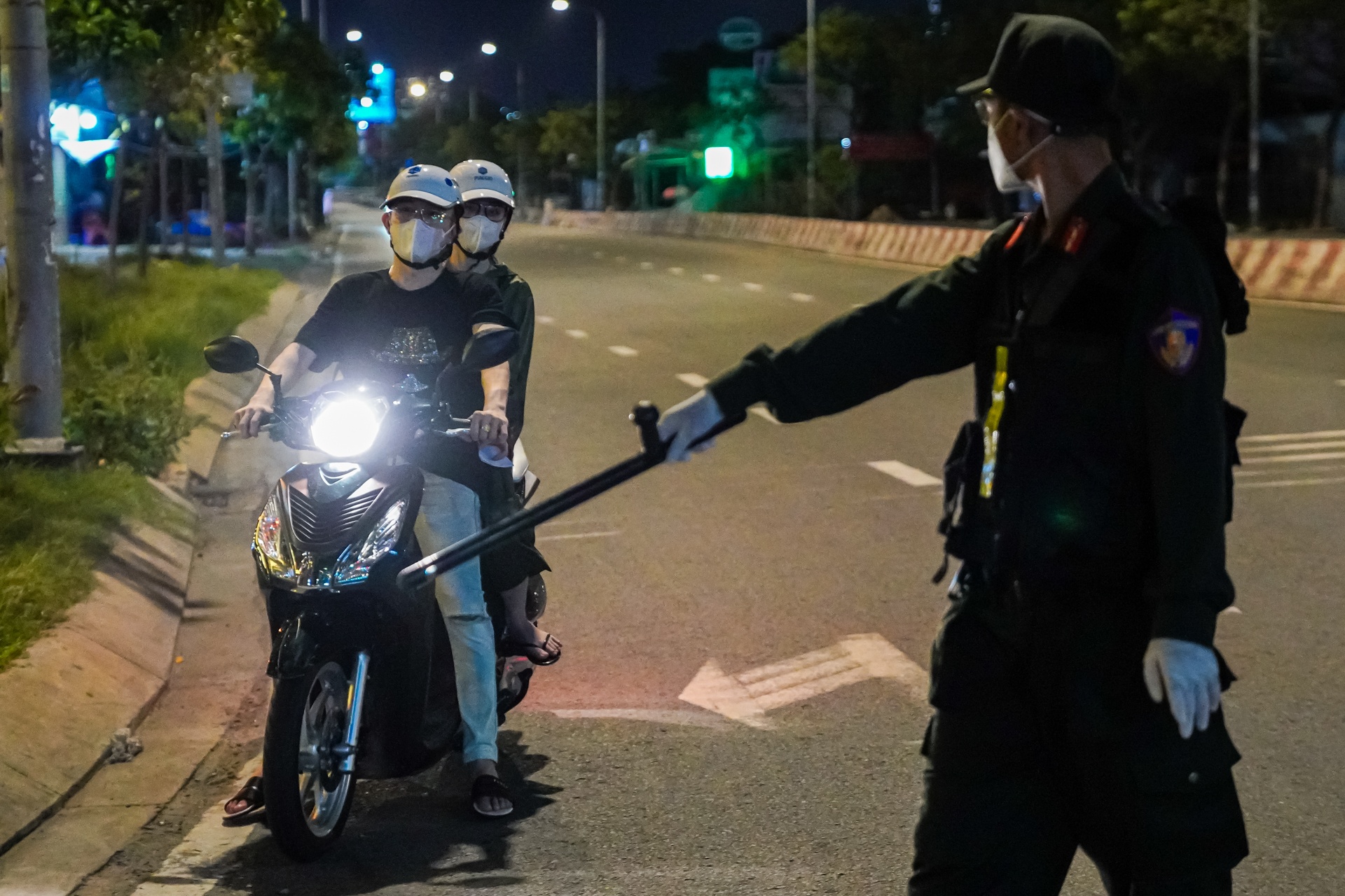 Tu 15/8, Vung Tau han che nguoi dan ra duong sau 19h hinh anh