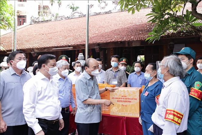 Chu tich nuoc yeu cau khen thuong nhung tam guong chong dich anh 1