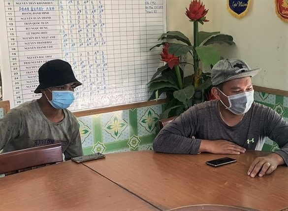 Ra bờ sông Sài Gòn chơi bị phạt 4 triệu đồng ảnh 1 Ra bo song Sai Gon choi bi phat 4 trieu dong anh 1