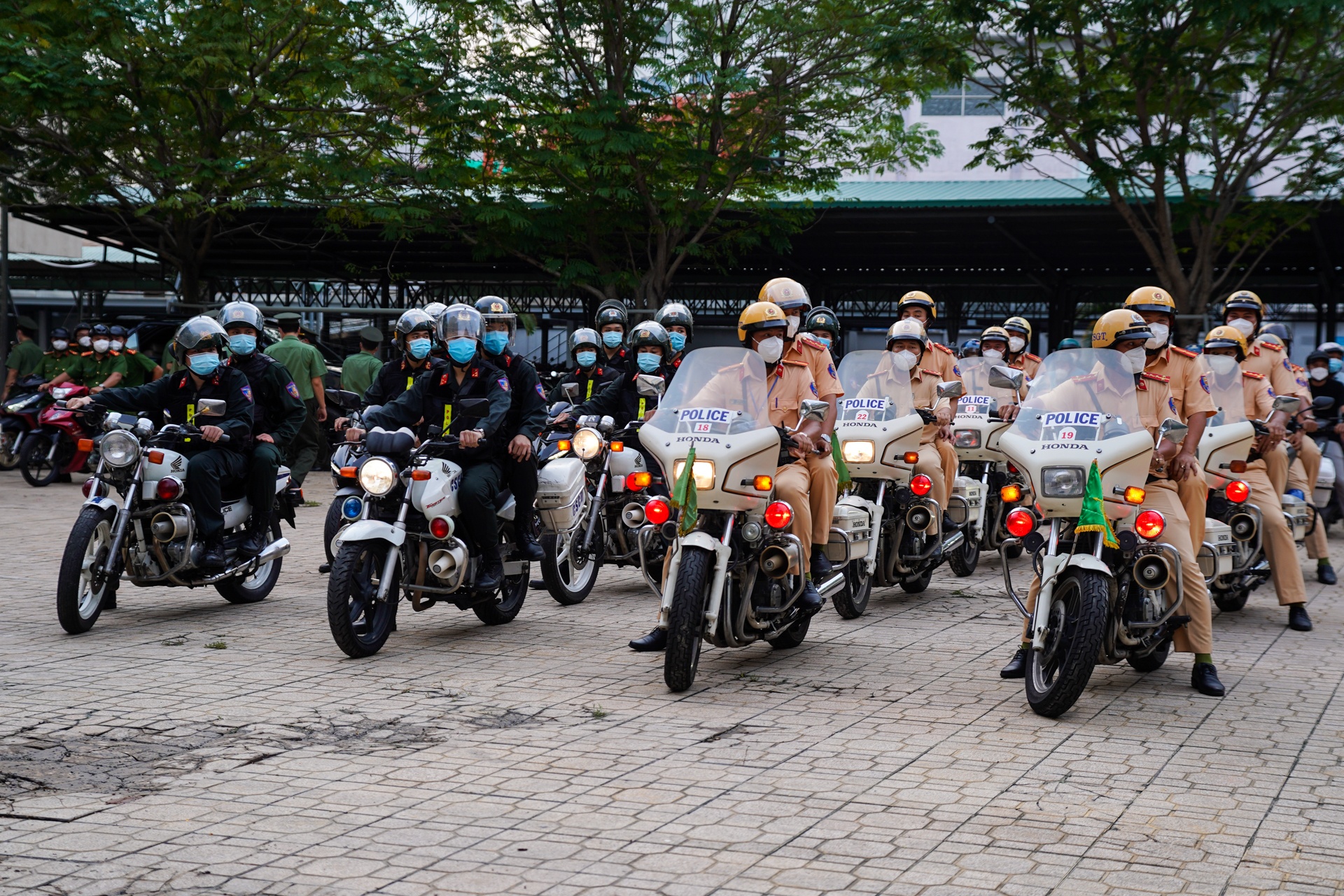 Cong an TP.HCM xuat quan anh 6