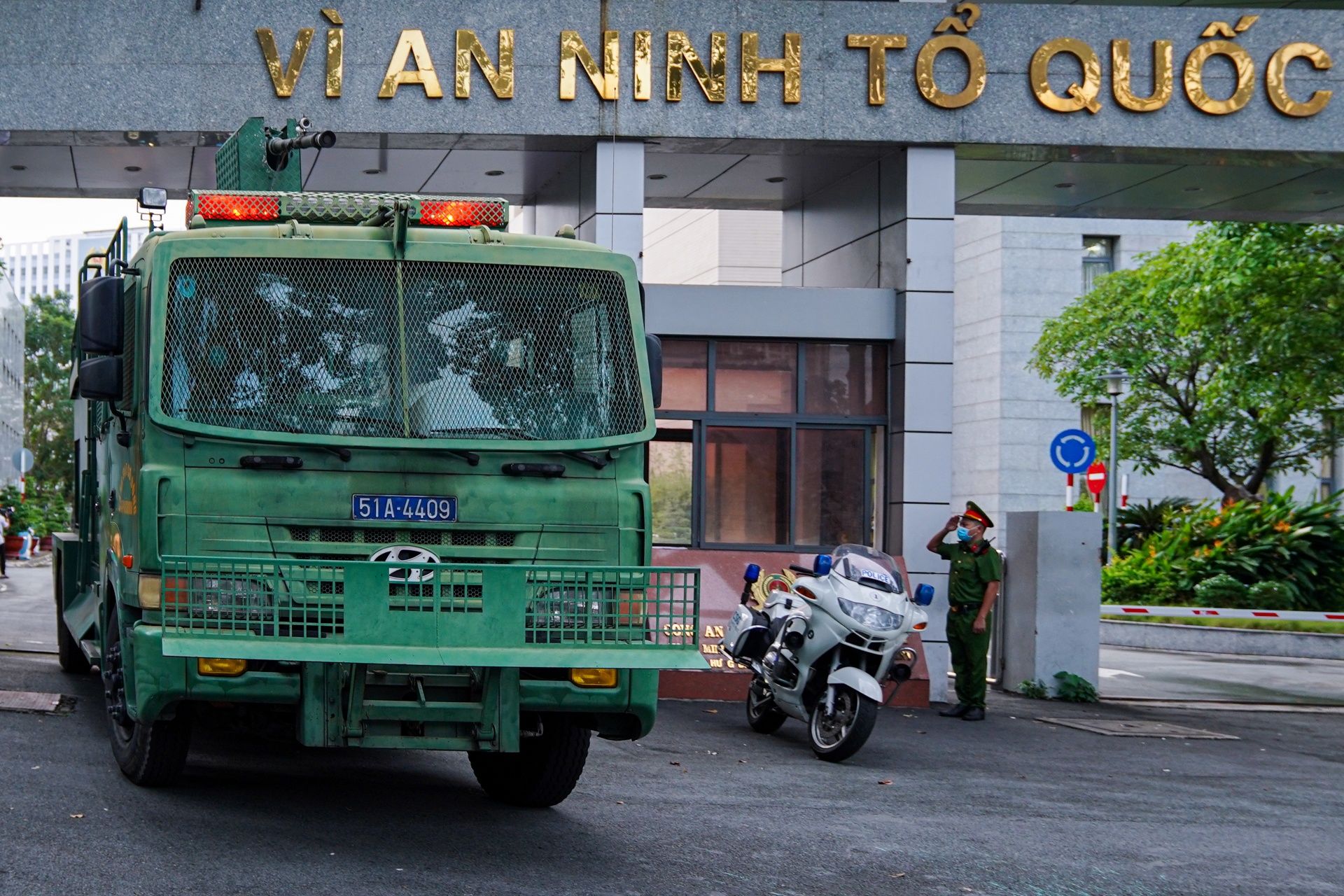 Cong an TP.HCM xuat quan anh 7