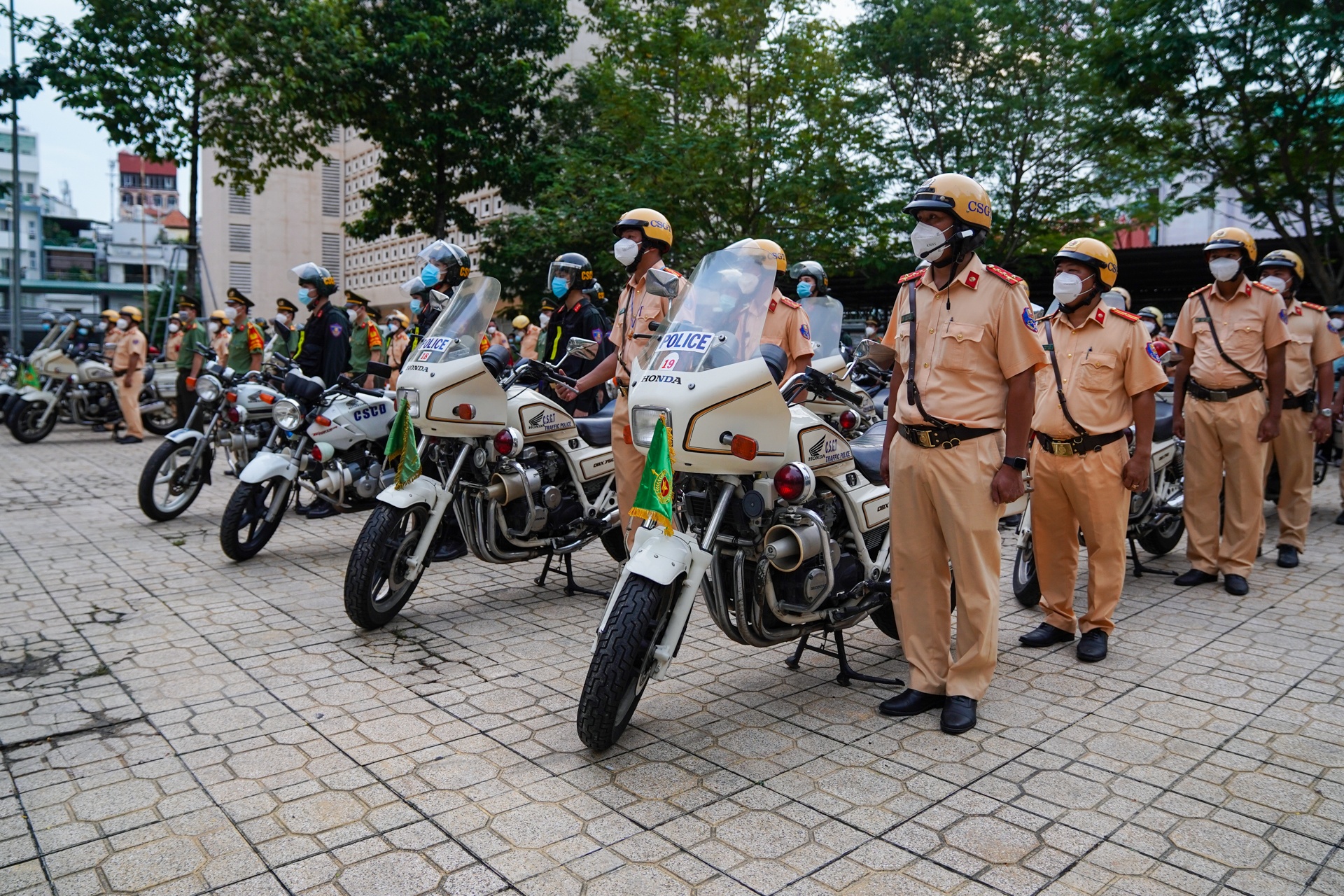 Cong an TP.HCM xuat quan anh 1