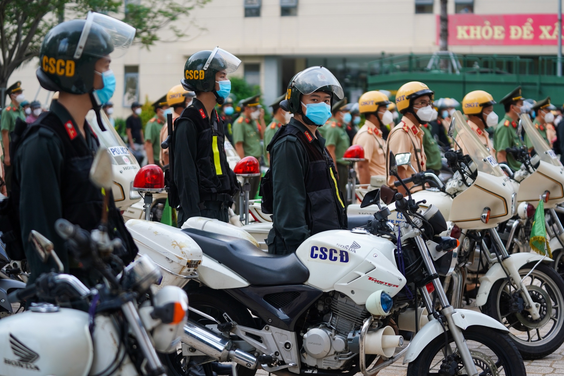 Cong an TP.HCM xuat quan anh 2