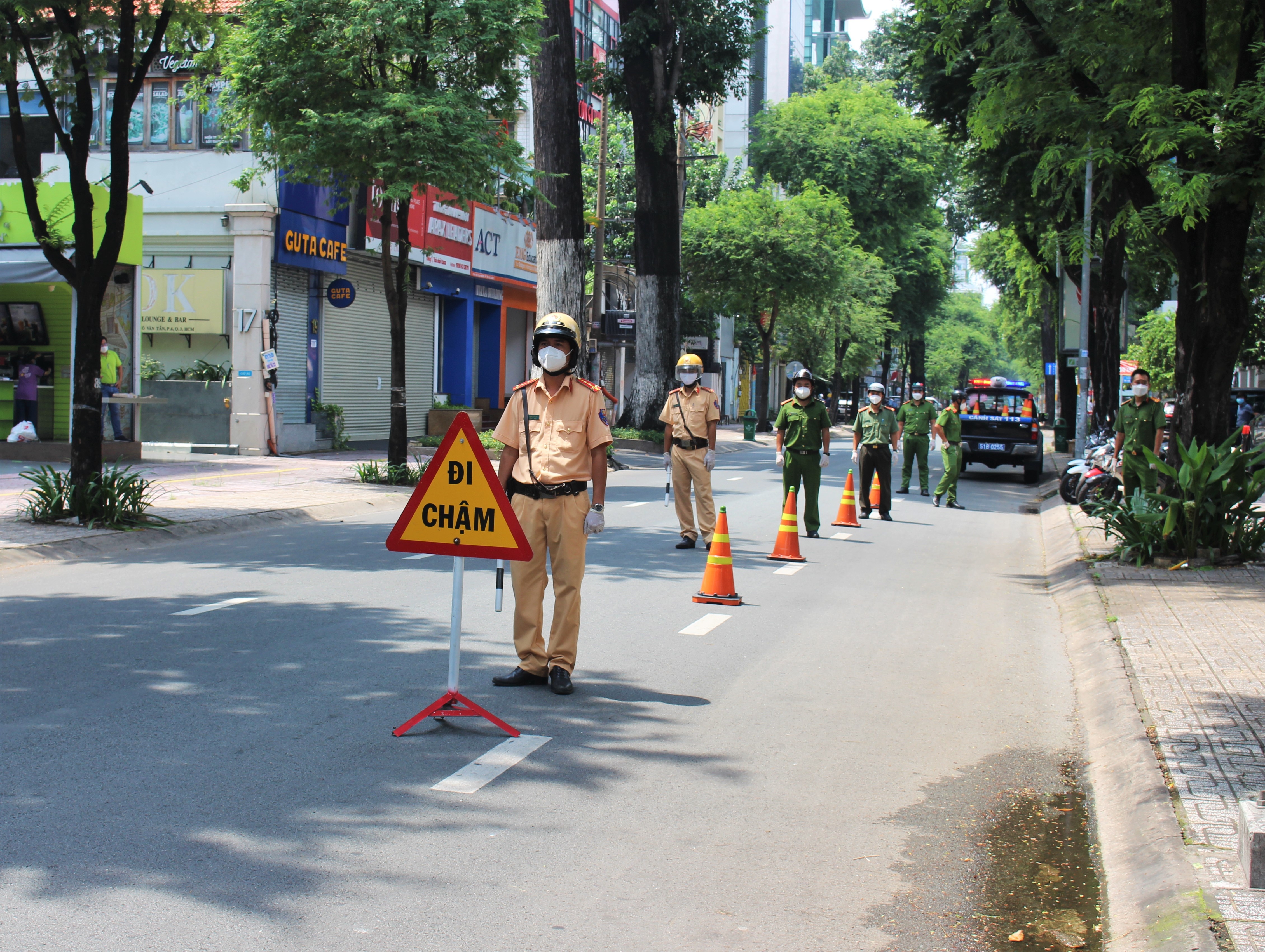 Cong an TP.HCM kiem tra ngau nhien anh 2