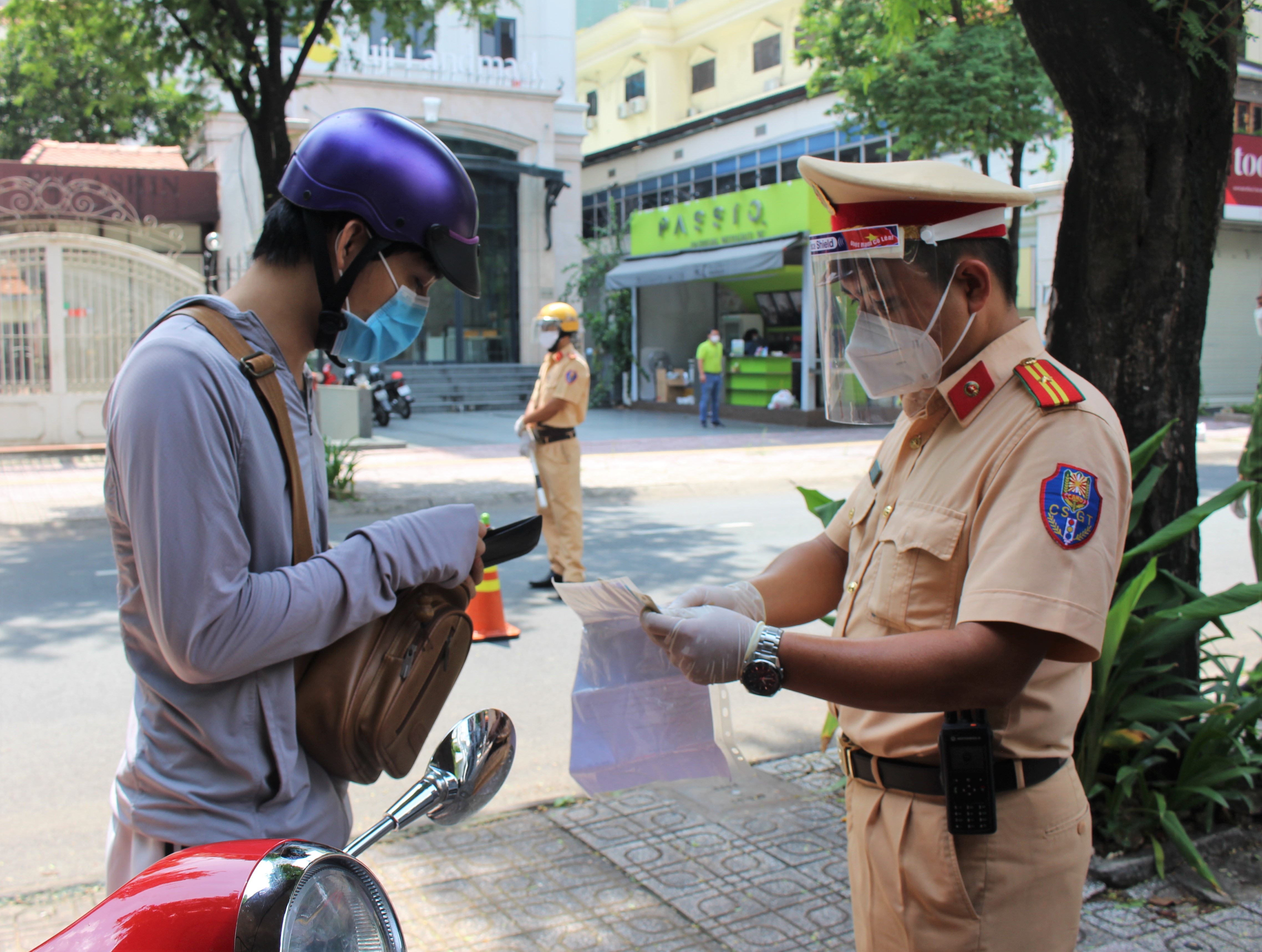 Cong an TP.HCM kiem tra ngau nhien anh 5