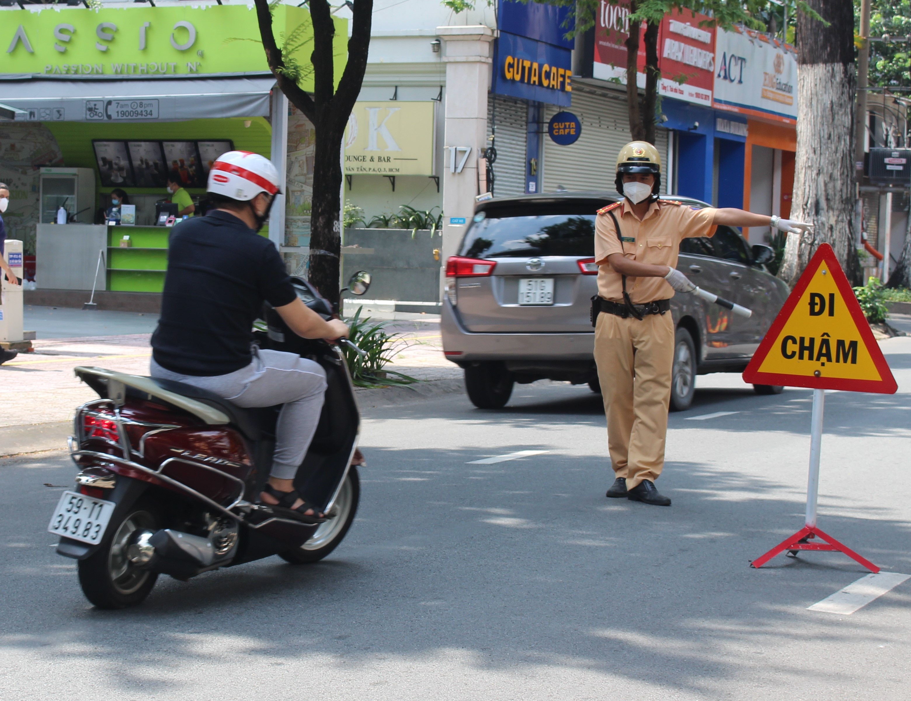 Cong an TP.HCM kiem tra ngau nhien anh 3