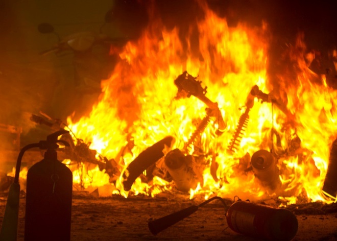 Canh sat dieu tra vu nguoi dan ong tu vong sau khi boc chay o TP.HCM hinh anh