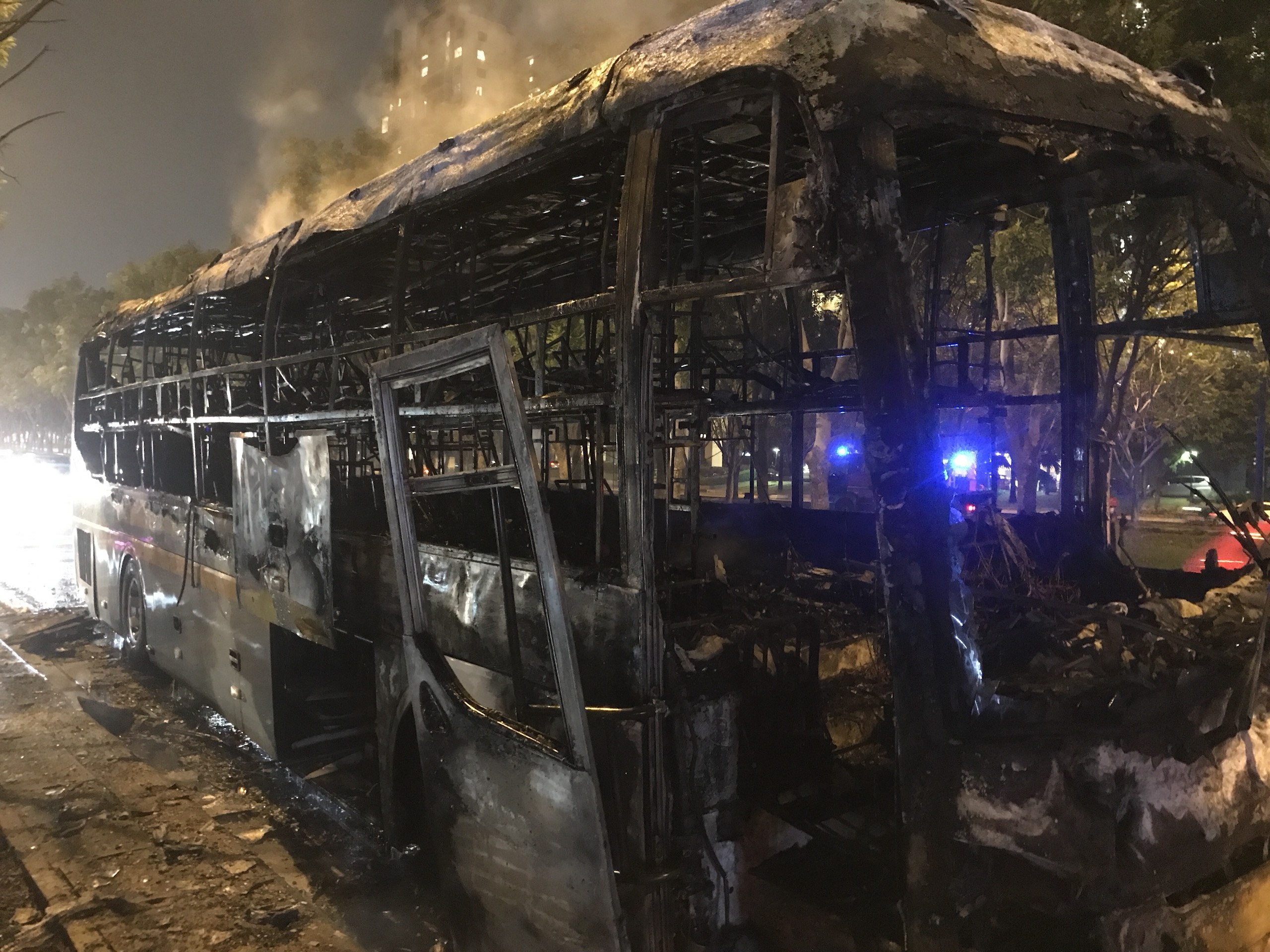 Xe khach 46 cho chay tro khung o TP.HCM hinh anh