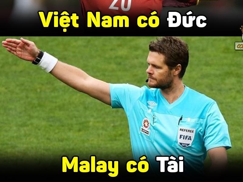 Anh che dan mang bat binh voi trong tai bat tran Viet Nam - Malaysia hinh anh