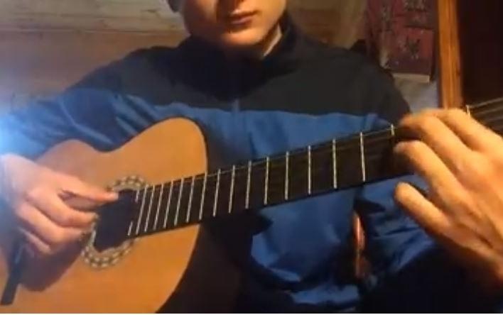 Lam Tay vua choi guitar vua the hien giong hat ngot ngao hinh anh