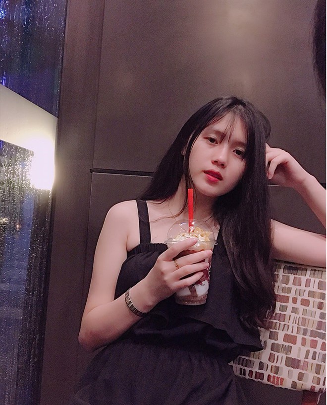 ban gai cau thu Nguyen Thanh Chung anh 10