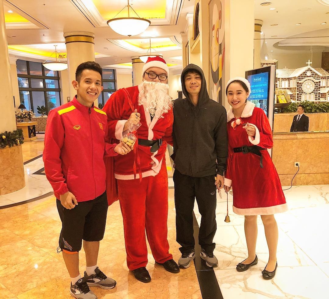 cau thu tuyen Viet Nam chuc mung Giang sinh anh 2