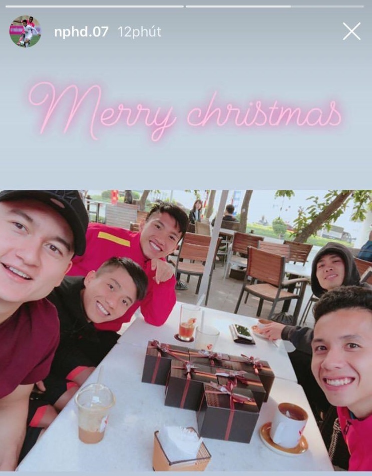 cau thu tuyen Viet Nam chuc mung Giang sinh anh 3