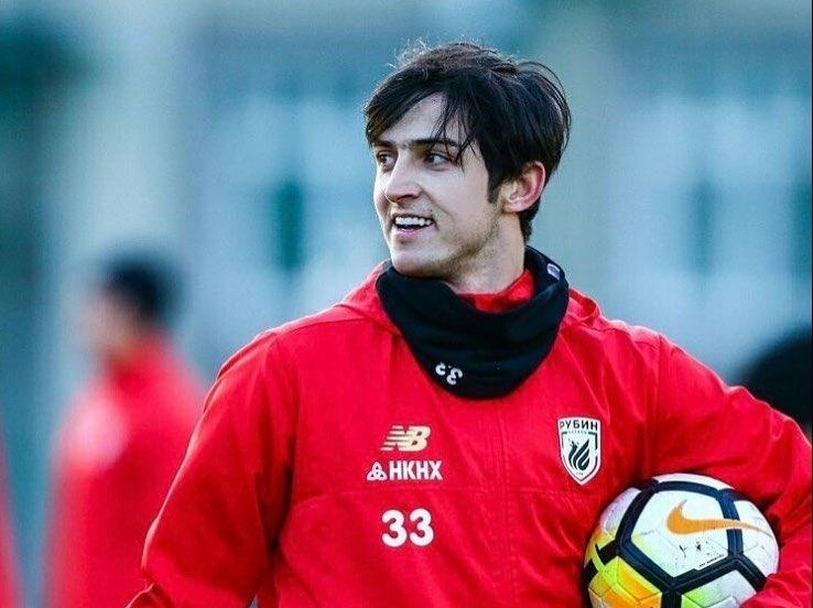 'Messi cua Iran' cao 1,86 m, co nhieu fan nu tren mang xa hoi hinh anh