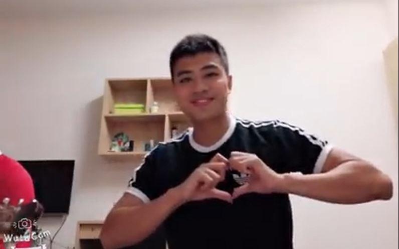 Tan binh tuyen Viet Nam khoe giong hat ngot ngao tang ban gai hinh anh