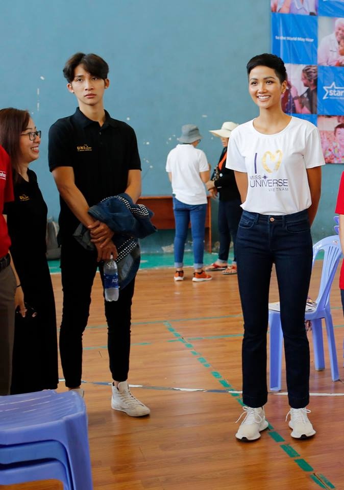 trợ lý của hoa hậu H'Hen Niê ảnh 6 tro ly cua hoa hau H'Hen Nie anh 6