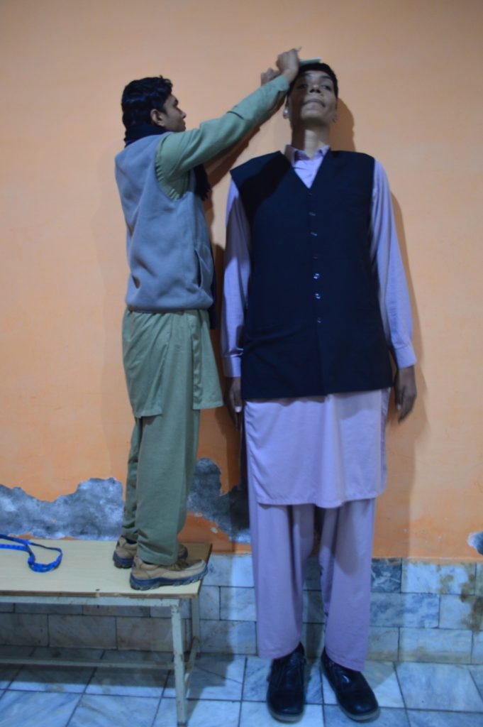 chàng trai không có người yêu vì quá cao ảnh 3 chang trai khong co nguoi yeu vi qua cao anh 3