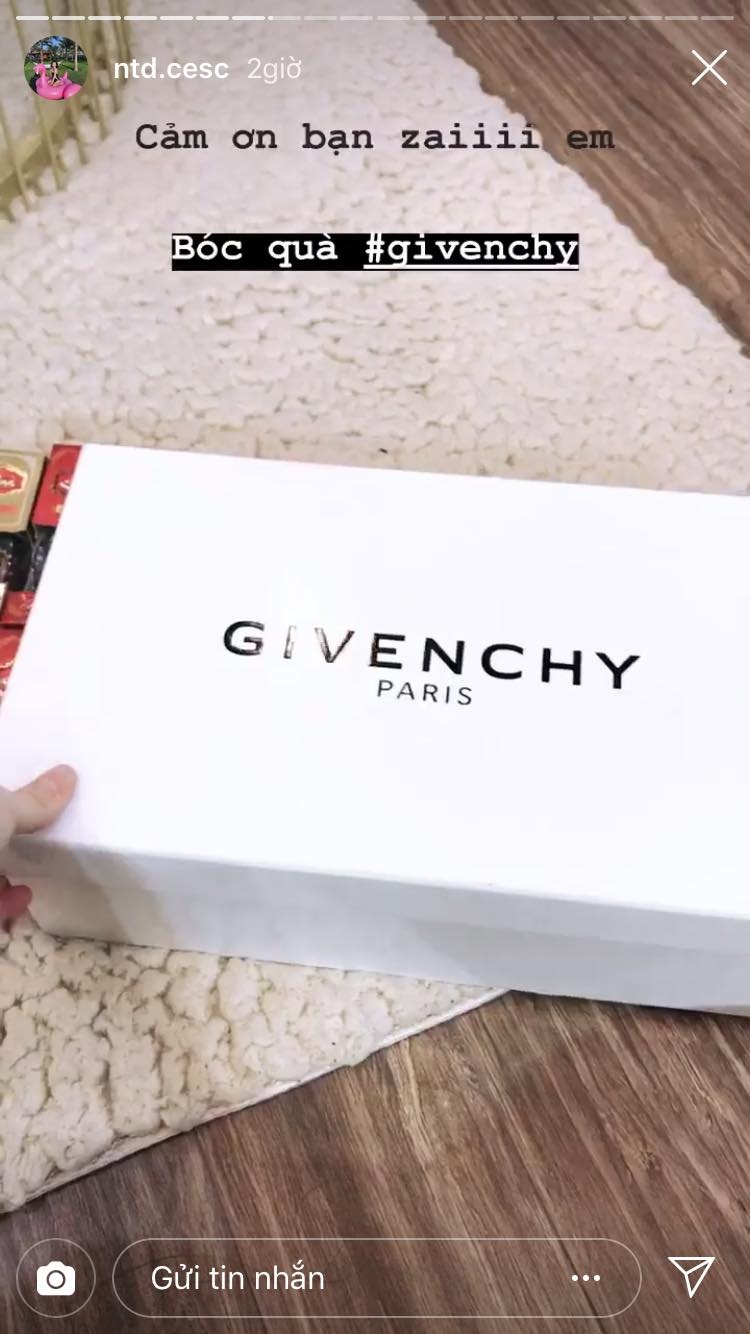 cau thu tuyen Viet Nam ben ban gai anh 5